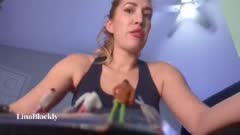 LinaBlackly – Giantess Mom’s Quarantine Snack